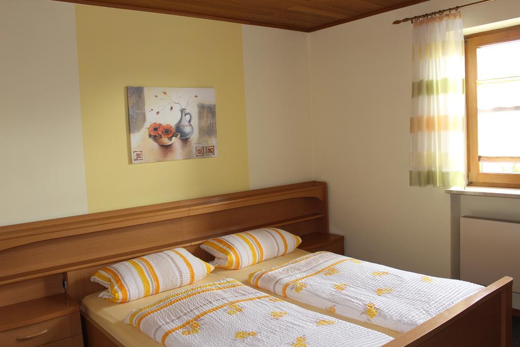 Wiesent Gaeste-Haus Roesch מראה חיצוני תמונה