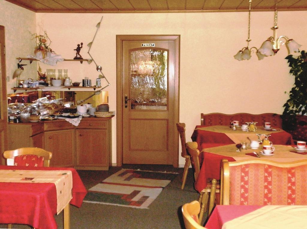 Wiesent Gaeste-Haus Roesch מראה חיצוני תמונה