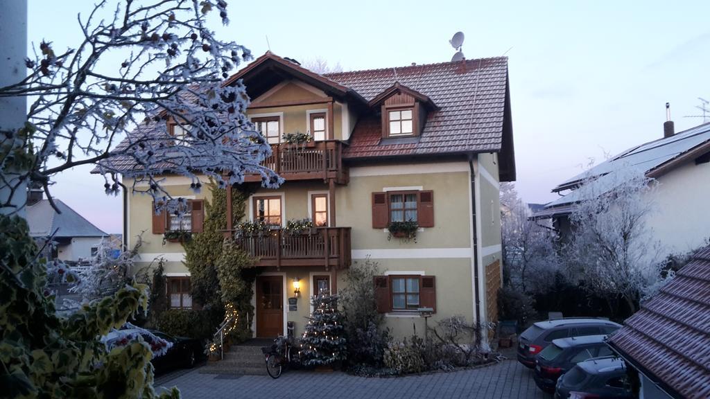 Wiesent Gaeste-Haus Roesch מראה חיצוני תמונה